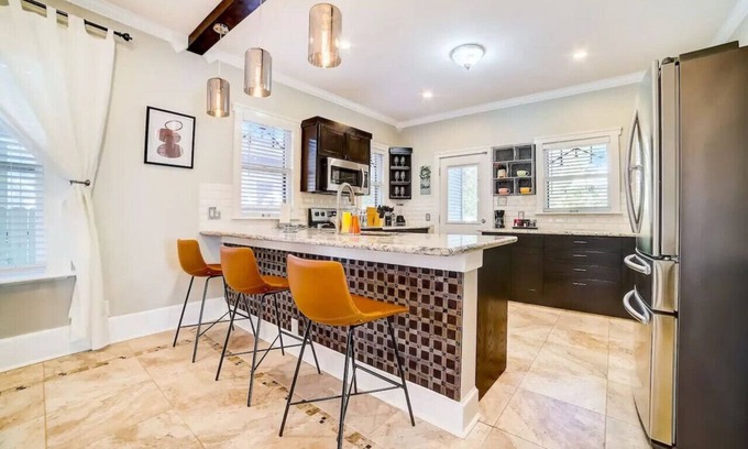 Southtown Apartment | 2 BR/2BTH Downtown Home - Walk/Bike to Riverwalk!