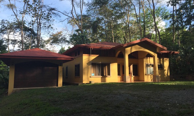 Dominical House | 2 BR and 1 Bath House with guesthouse - sleeps 8. Master bedroom has AC