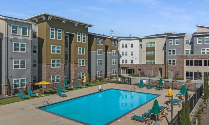 Chico Apartment | 2 Br Apartment w/ Pool+Tanning+Gym+BBQ+Firepit