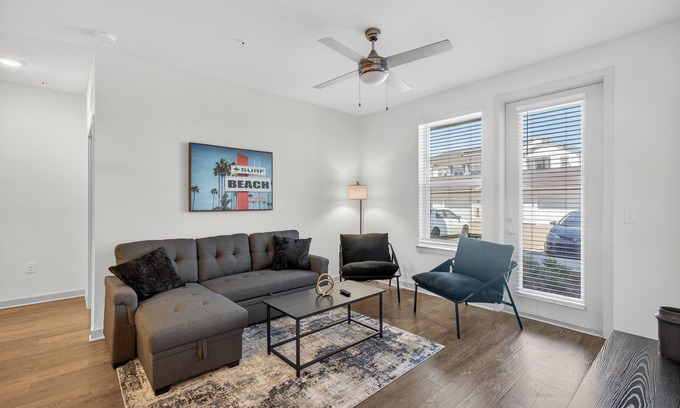 Arlington Apartment | 2 BR Apt/King Bed/Pool/Gym/Clse 2 Beach/Mayo