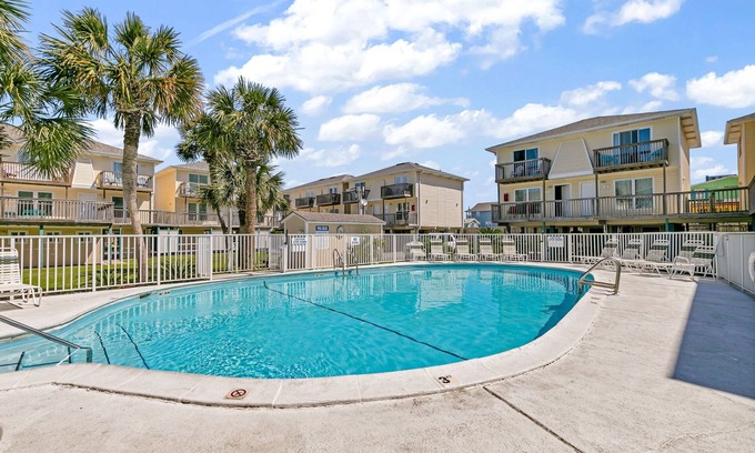 Gulf Shores Apartment | 2 BR Gulf View Condo | Private Beach Access | Sand Dollar 3