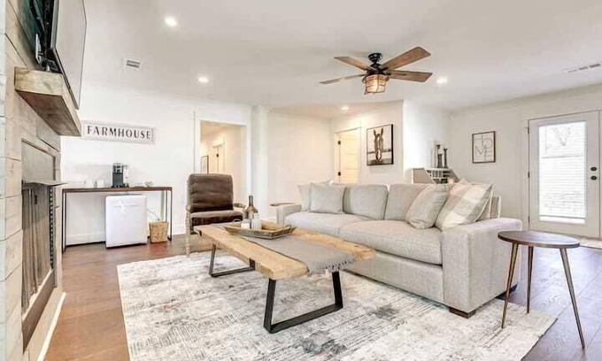 Franklin Apartment | 2 BR Highland House of Historic DWTN Franklin