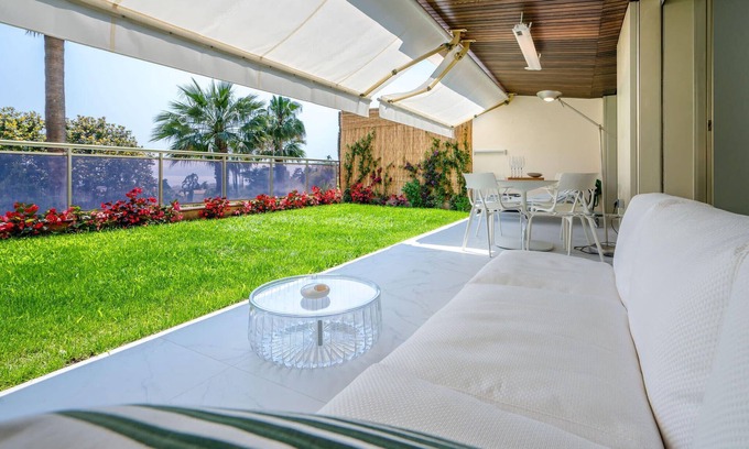 California - Pezou Apartment | 2-Br Luxury Apartment with Sea View and Pool