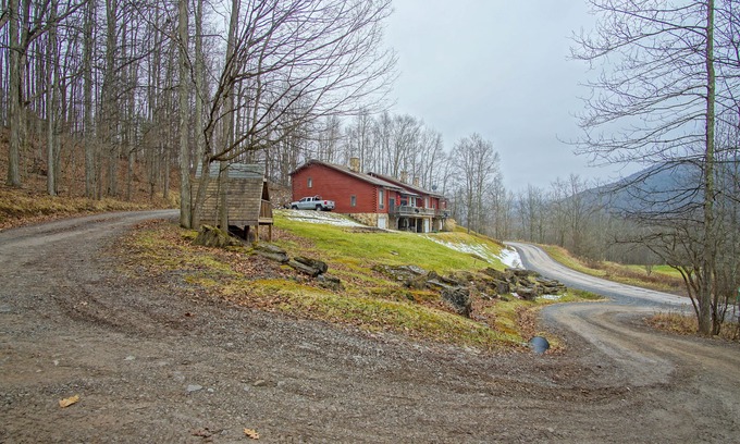 Hawthorne Valley House | 2 Br Plus Loft: Hawthorne Valley 4