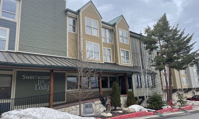 North Park City Cabin | 2 BR with a Murphy bed, 1 Bath, walk to Park City Mnt Ski Resort and downtown