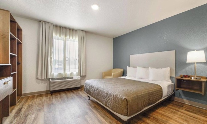 Florida Central Atlantic Coast Hotel | 2 Bright Queen Units w/Kitchenette – Great Value Near City Hotspots