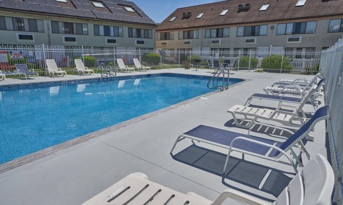 Teaticket Hotel | 2 Budget Cape Cod Rooms – Relaxed Setting Close to the Beach & Local Attractions