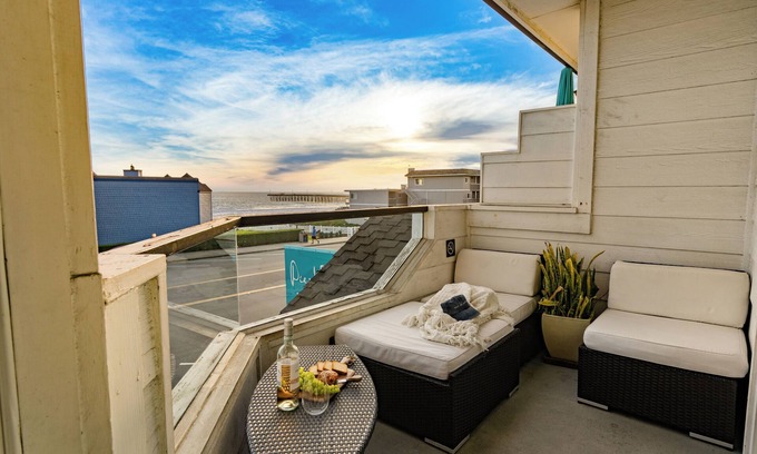 Cayucos House | 2 Cayucan Bungalows | Steps to Beach + Shared Lounge | Sleeps 12