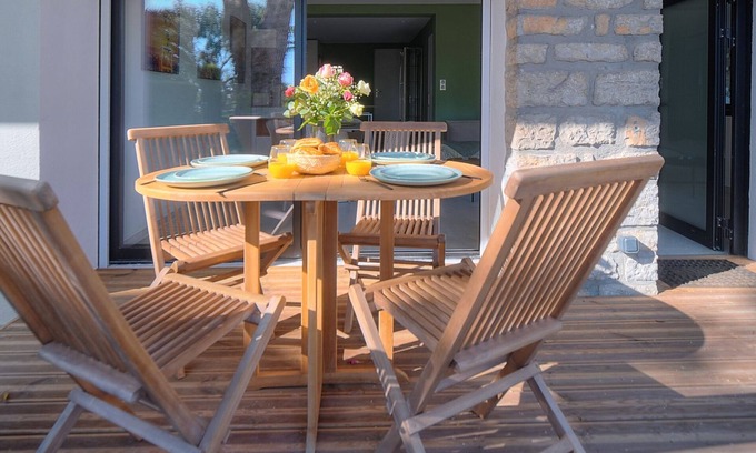 La Croix des Gardes Apartment | 2 CHAMBRES JARDIN/TERRASSE ACCES PLAGES A2B241