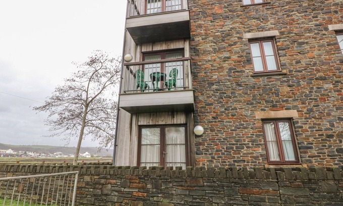 Burry Port Cottage | 2 CHANDLERS YARD, family friendly in Burry Port
