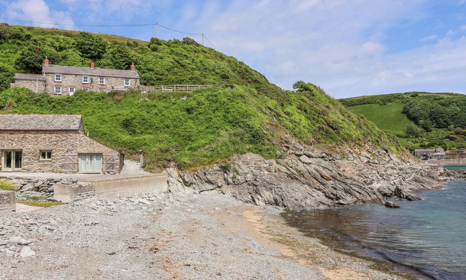 Portholland House | 2 CLIFF COTTAGES, pet friendly, with hot tub in Gorran Haven