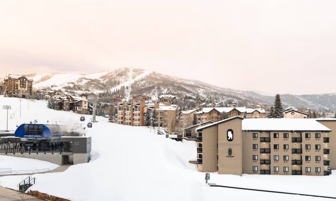 Steamboat Springs Hotel | 2 Comfortable Two Queen Rooms at Gravity Haus, Hot Tub & Free Parking