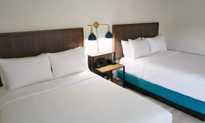 Downtown San Francisco Hotel | 2 Contemporary Units with Heated Pools & Easy Access to San Francisco Sites