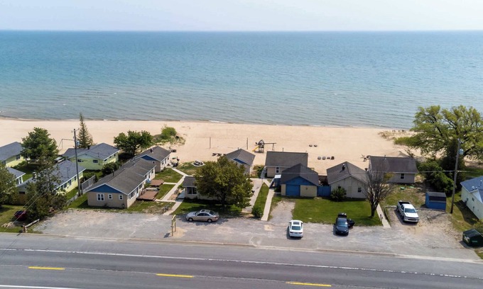 Oscoda Cabin | #2 | Cozy & Easy - Steps to the Sand