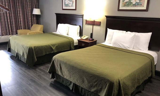 Maggie Valley House | 2 Doubles at Scottish Inns: Cozy Ambiance, Outdoor Pool, Maggie Valley - 2 Units