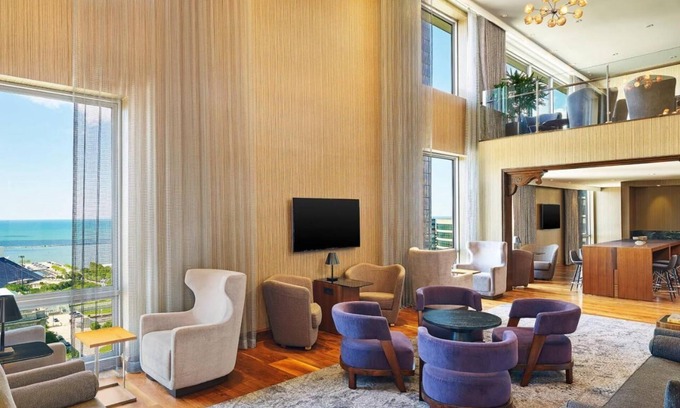 Downtown Cleveland Hotel | 2 Downtown Suites under a mile from Rock & Roll HoF & Stadiums