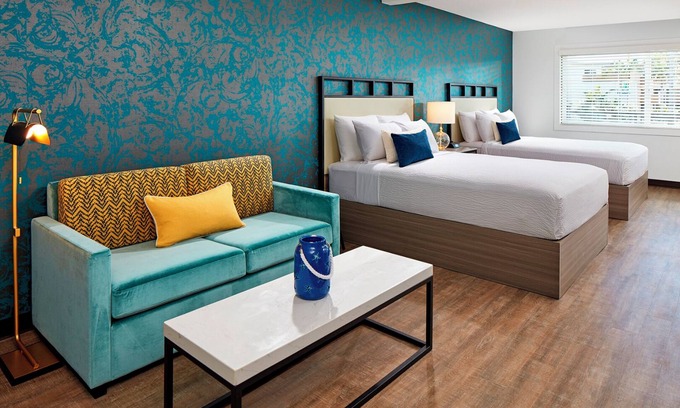 Beach Barber Tract Hotel | 2 Family-Friendly Rooms Perfect for Relaxing Getaways with Swimming Pool