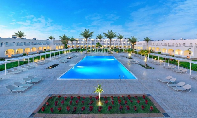 El Quseir Hotel | 2 Family Rooms w/Garden View l 3 Pools, Tennis, Yoga, Diving & Buffet Dining