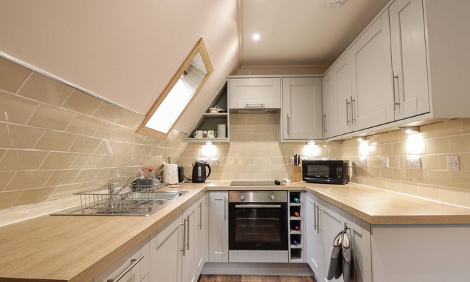 South Laggan Cottage | 2 GLEN GARRY LODGE, romantic, character holiday cottage in Invergarry