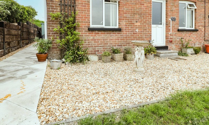 Thornicombe Cottage | 2 HILL VIEW BUNGALOW, family friendly in Blandford Forum