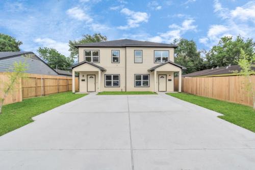 Southeast Houston Apartment | 2 Homes! Sleeps 18, Games, Gated Parking & More!
