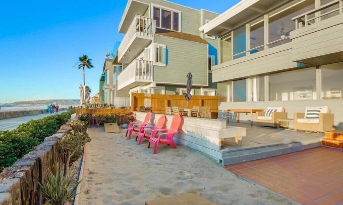 Central Mission Beach House | 2 Levels of Ocean Front ★ HUGE Patio ★ AC