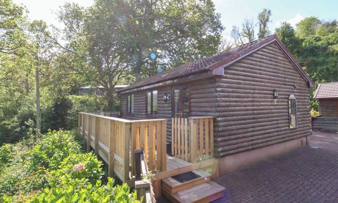 Combe Martin Cottage | 2 MANLEIGH PARK, pet friendly, with a garden in Combe Martin