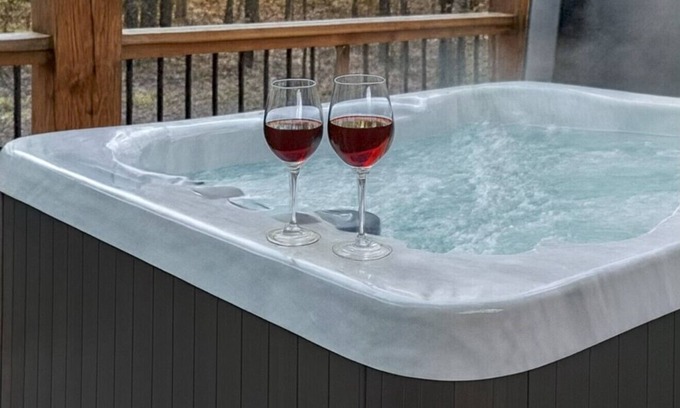 Broken Bow Cabin | 2 Master Suites | Heated Pool | Dogs Welcome