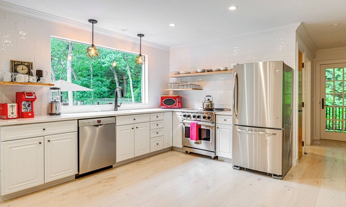 Wainscott Woods House | 2 Mi to Beach: Dog-Friendly Home in Wainscott!
