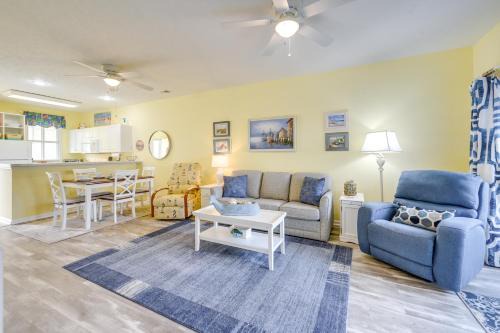 North Myrtle Beach Apartment | 2 Mi to Beach Grand Strand Condo with Pool Access!