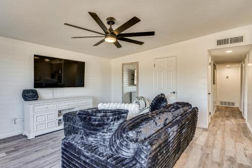 Tucson House | 2 Mi to Dtwn Modern Home with Yard in Tucson!
