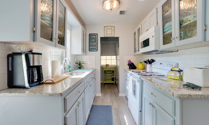 Mount Dora Cottage | 2 Mi to Dtwn: Mt Dora Home w/Grill!