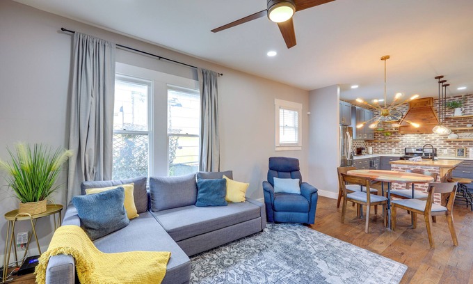Eastside Promise Neighborhood House | ~ 2 Mi to Dtwn San Antonio: Comfy Home w/Yard!
