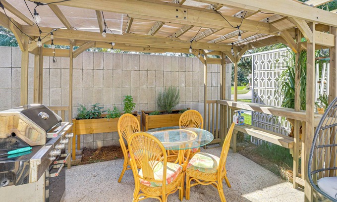 Tallahassee House | 2 Mi to FSU: Unique Home w/Patio & Spacious Yard