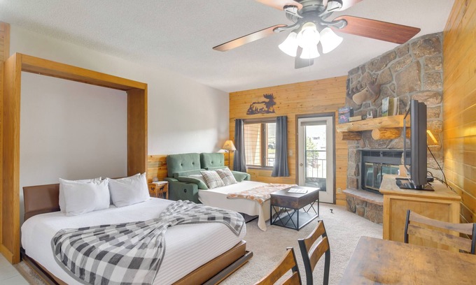 Granby Apartment | 2 Mi to Granby Ranch: Mtn Condo w/Hot Tub!