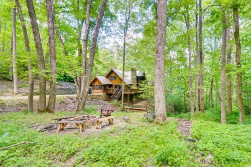 Wears Valley House | 2 Mi to GSMNP Peaceful and Scenic Cabin with Deck