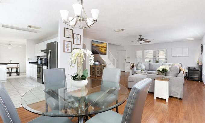 Wetmore House | 2 Mi to La Cantera, Six Flags, the RIM - Entire Home