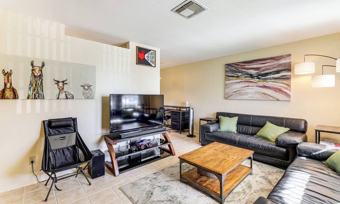 Riviera Beach House | 2 Mi to Shore: Riviera Beach Retreat w/Yard