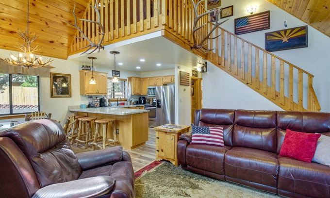 Show Low Cabin | 2 Mi to Show Low Lake: Scenic Cabin w/Balcony