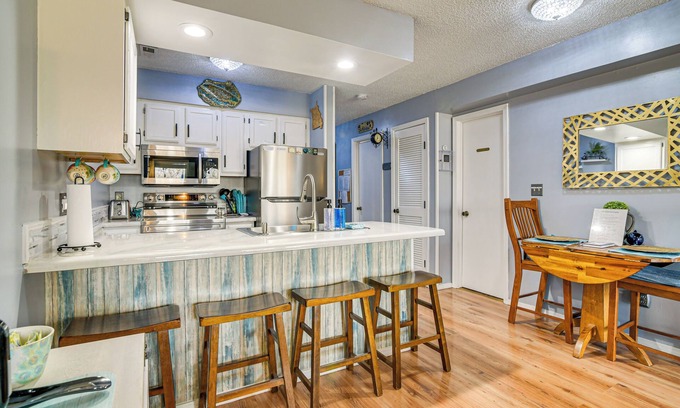 Notch Estates Condo | 2 Mi to Silver Dollar City: Cozy Condo w/Balcony!