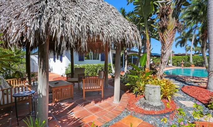 Big Cypress Golf and Country Club House | 2 miles to beach 2 miles to downtown 3bd2bth house Heated SALT Pool,fenced yard.