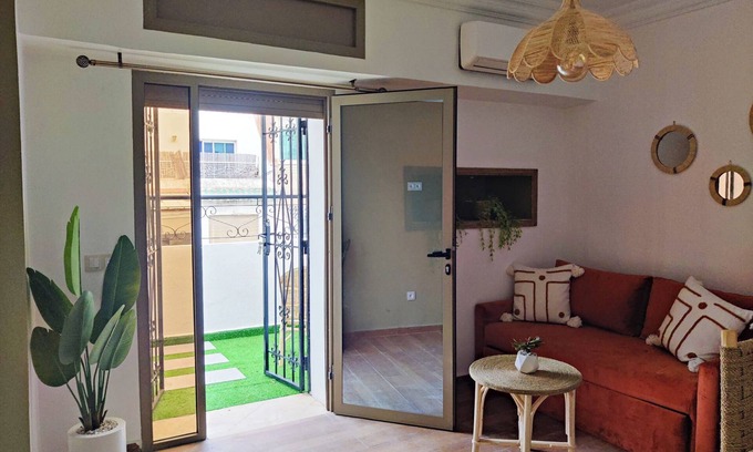Casablanca Apartment | 2 minutes from the streetcar! Elegant and luxurious apartment in the heart of Casablanca