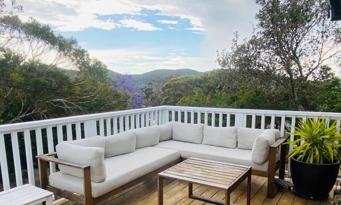 Wamberal House | 2 minutes walk from Spoon Bay Beach