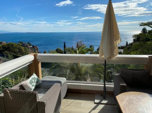 Theoule-Superieur Apartment | 2 P vue panoramique classé 3 étoiles sur la baie de Cannes avec Garage