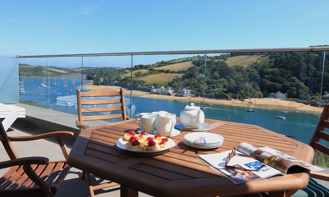 Salcombe Cottage | 2 POUNDSTONE COURT, family friendly, with a garden in Salcombe