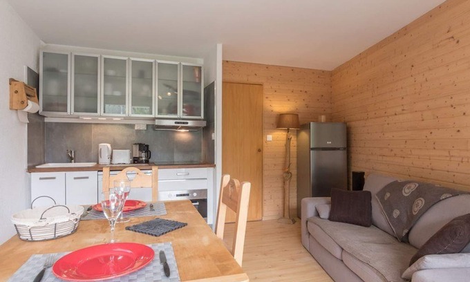 La Salle-les-Alpes Apartment | 2-room apartment with parking 150m from cable cars