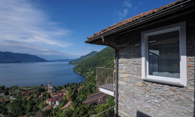 Piancassone Apartment | 2-room apartment with balcony and dream lake view
