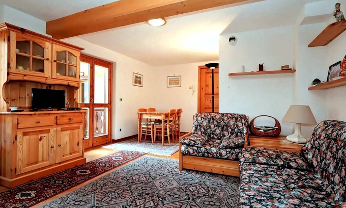 Les Houches Apartment | 2-room apartment near ski lift, balcony, parking, pets allowed