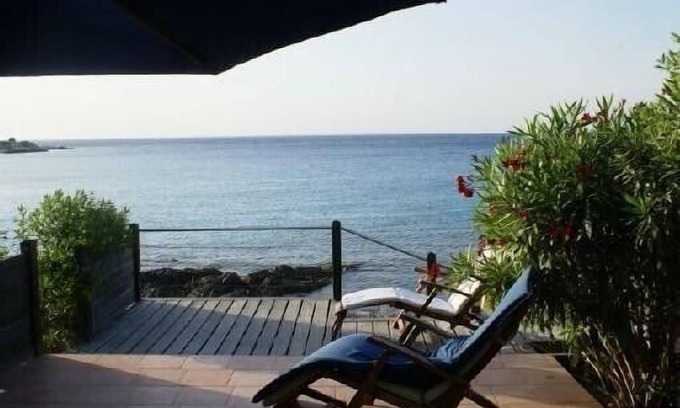Marine de Saint Ambroggio House | 2 room bungalow, beachfront, unique, between Calvi and Ile Rousse