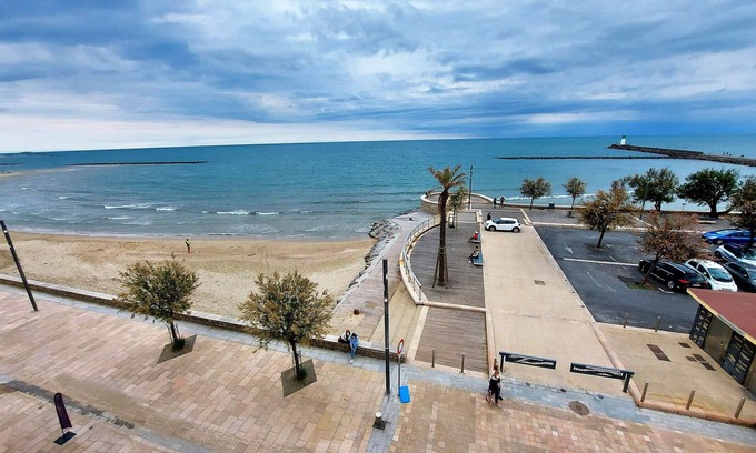 Le Grau-dʼAgde Apartment | 2-room cabin apartment, sleeps 6, Grau d'Agde